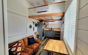 Romantic Tiny Home With Private Deck